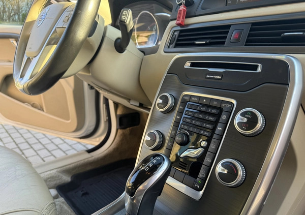 Volvo XC 70 cena 107500 przebieg: 154000, rok produkcji 2015 z Aleksandrów Łódzki małe 379